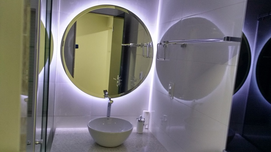 Espelho bisotado com led Espelho bisotado com led